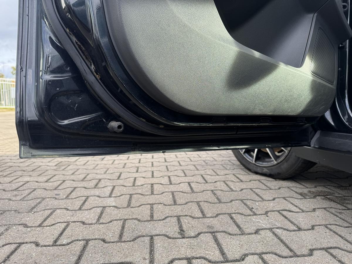 Ford Focus 3 original T&uuml;r vorn links Panther Schwarz Rohbau Bj.2011